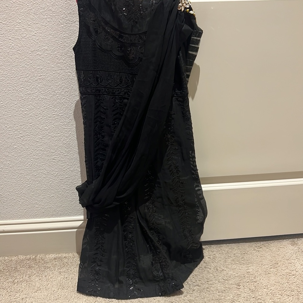 Black Ayesha Somaya gown with draped dupatta. Size 7. - Picture 5 of 6